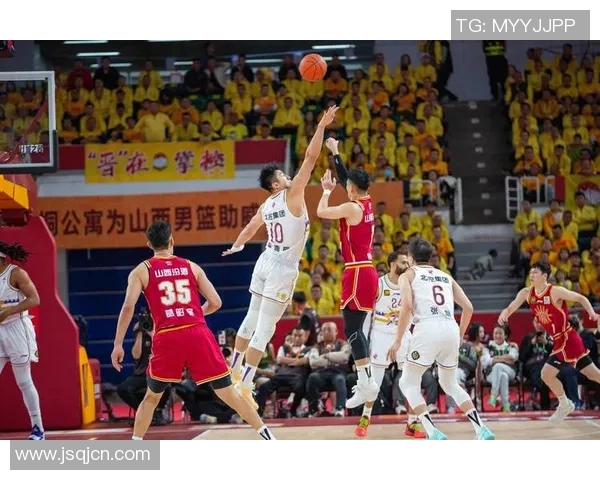 CBA广东与浙江激烈对抗引发冲突球迷与球员反应各异 CBA广东与浙江激烈对抗引发冲突球迷与球员反应各异